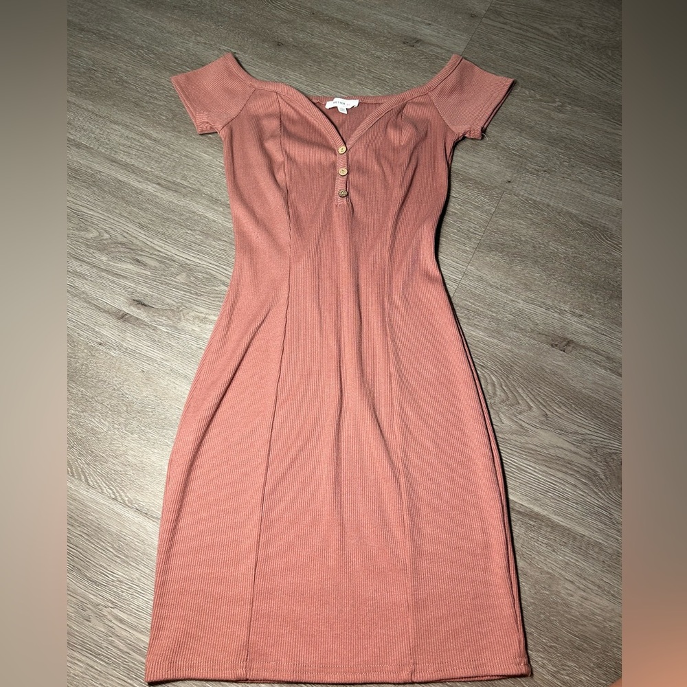 Elegant Pink Button-Front Dress 
never worn before, good condition